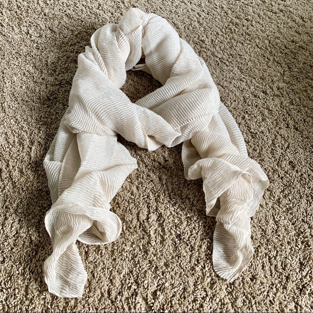 Cream Sheer Sparkly Scarf 🧣